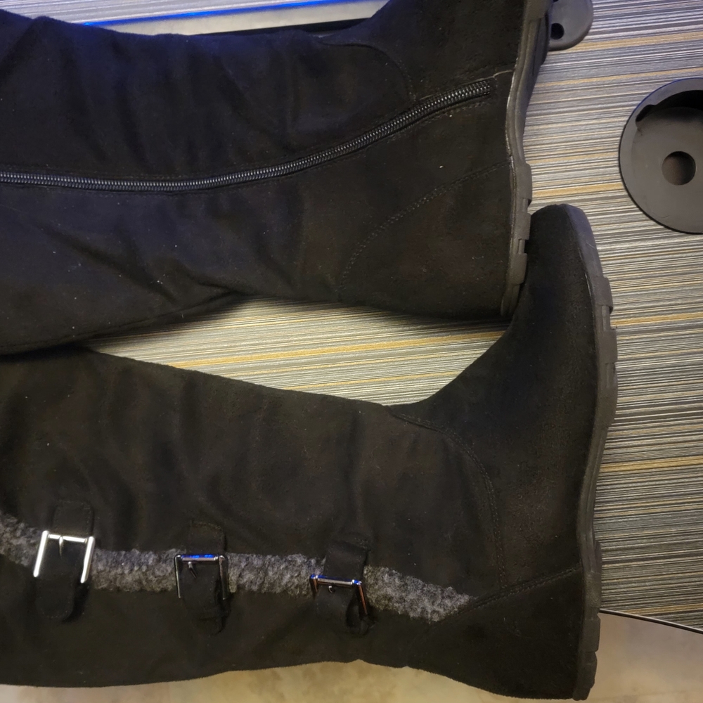 Black Knee-High Boots with Buckle Detail
